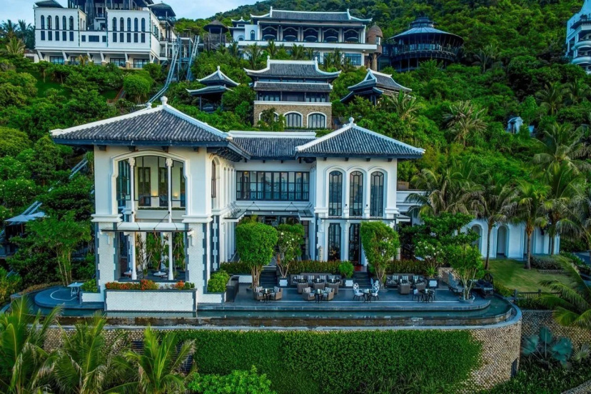 InterContinental Danang Sun Peninsula Resort by IHG — отель с удобствами в Дананге