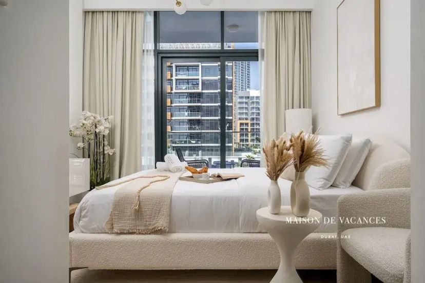Stylish Studio Getaway 10 Minutes to Dubai Mall — отель с удобным расположением в Дубае