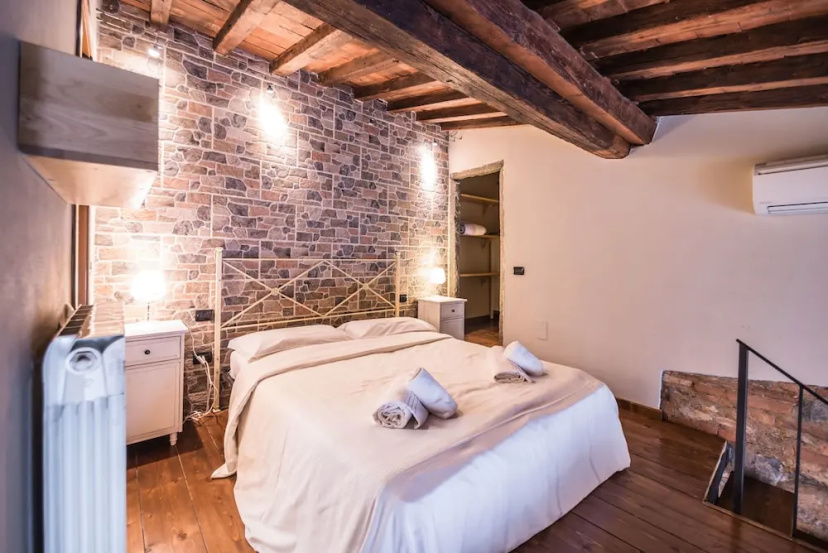 A Few Steps to The Duomo Perfect 1BD Apt — отель с удобным расположением в Флоренции