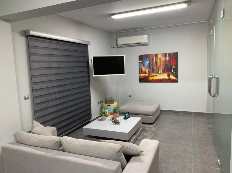 Academy's Modern Apartment near Acropolis & Metro — отель с удобным расположением в Афины