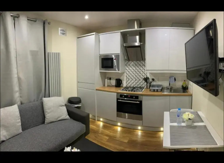 Цены на Charming 2 bedrooms Flat in Plumstead в Лондоне