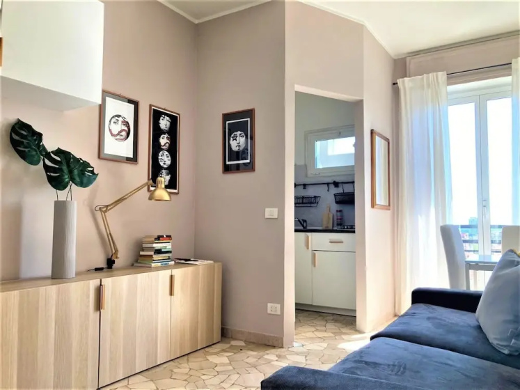 Bright studio with balcony - Visconti 14 — отель в Милане, Италия