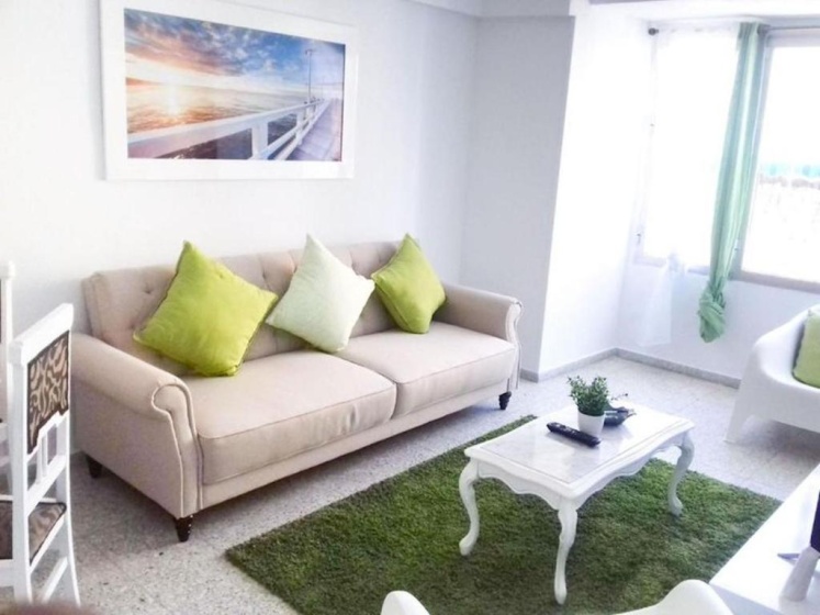 Lots of Sunlight 3 Bedroom Apartment With Balcony Air Conditioning Sys3yr — отель в Аликанте, Испания
