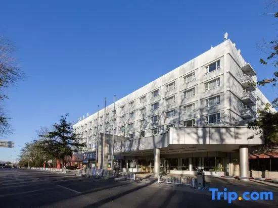 Comfort Hotel (Beijing Capital Airport New International Exhibition Center) — забронировать отель в Пекине