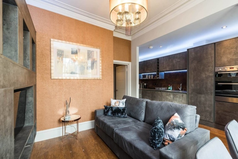 Beautiful 2 BED Apartment - Centre of Chelsea — комфортный отель в Лондоне
