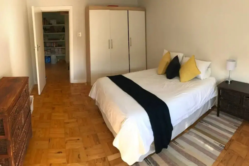 Sunny 2 Bedroom Tamboerskloof Apartment — забронировать отель в Кейптауне