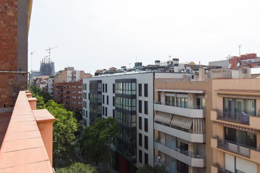 Lovely and Convenient Sagrada Familia Apartment — отель с удобным расположением в Барселоне