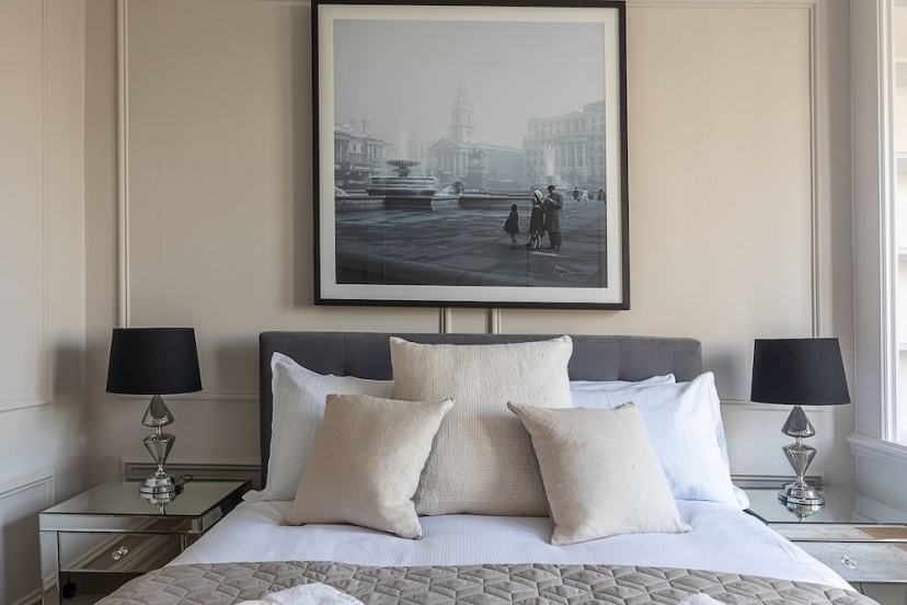JOIVY Astonishing 2 Bedroom near Mayfair & Piccadilly Circus — отель с удобствами в Лондоне