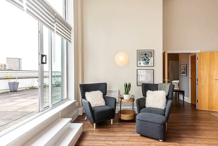 Bright and Stylish Riverside Haven in Canary Wharf — отель с удобствами в Лондоне