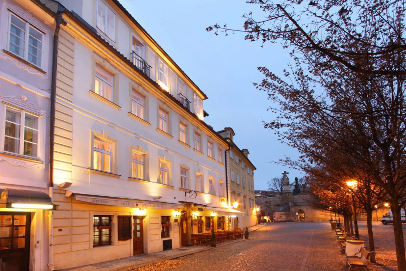 Hotel At the Golden Scissors — комфортный отель в Праге