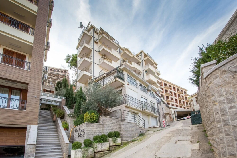 The Blue Apartments 3 — отель в Будва, Черногория