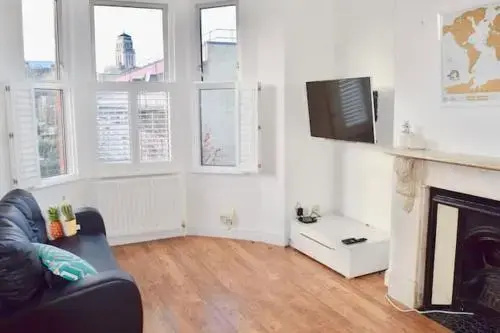 Цены на Gorgeous & Chic West Hampstead Apartment (KR39) в Лондоне