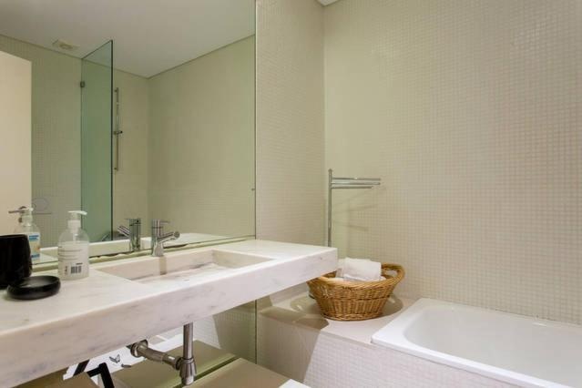 Santa Catarina Apartment - No centro da cidade com garagem, perto do TimeOut Market — отель с удобствами в Лиссабоне