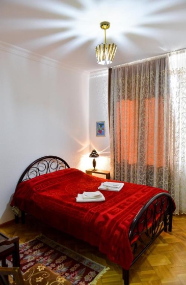 Apartment on Rustaveli Avenue — отель с удобствами в Кутаиси