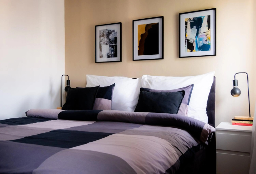Cozy studio apartment in New Town with Disney+ — отзывы гостей и цены