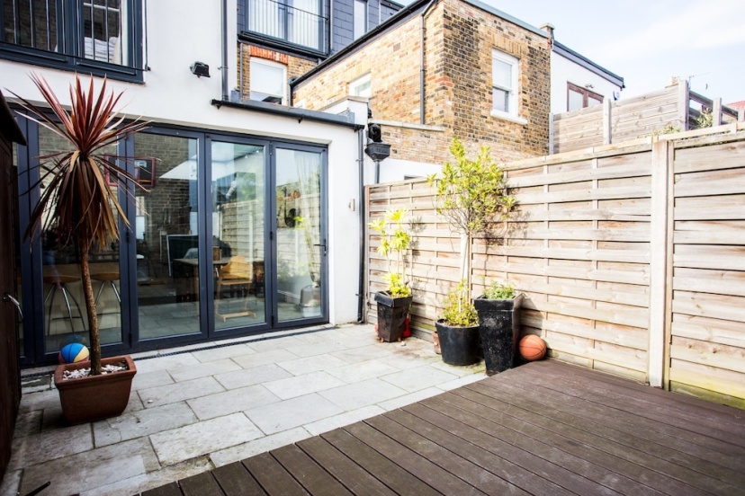 Wonderful 4 Bedroom Home In Kensal Rise — отель с удобствами в Лондоне