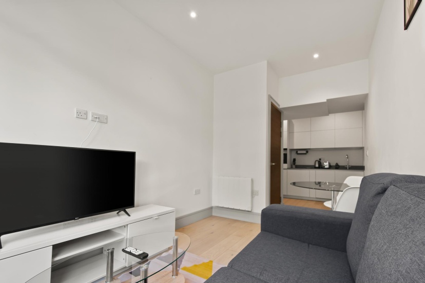 Цены на Comfy One Bed Apartment in Broad House, Harrow в Лондоне