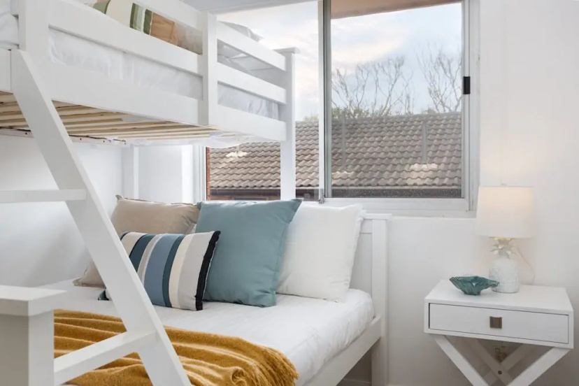 Madecomfy Trendy Apartment on Dee Why Beach — отель с удобствами в Сиднее