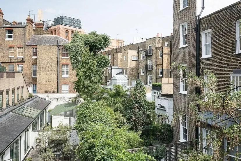 Huge, Regal 2BR Apartment Right next to Harrods! — отзывы гостей и цены