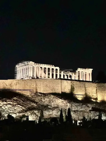 Acropolis Penthouse With 50mbps Wifi — отель с удобствами в Афины