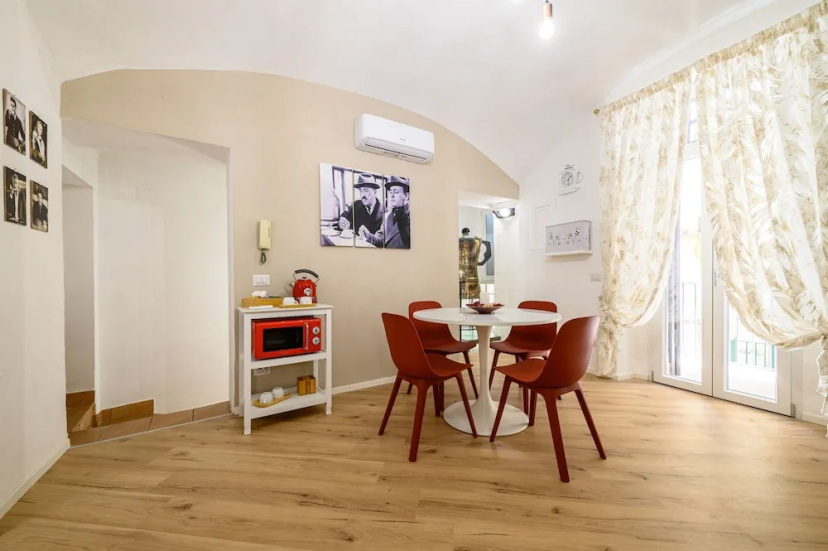 Vico Graziella 12 in Naples — отель в Неаполе, Италия