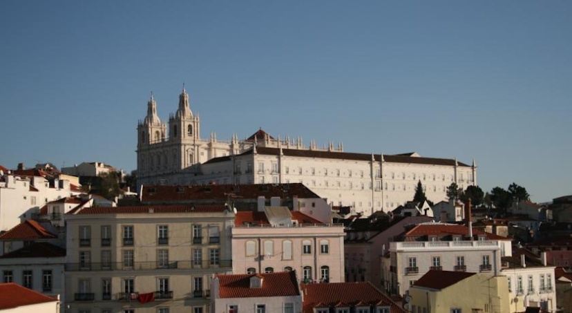 Charming flat in Alfama - St. Jorge Castle — отель в Лиссабоне, Португалия