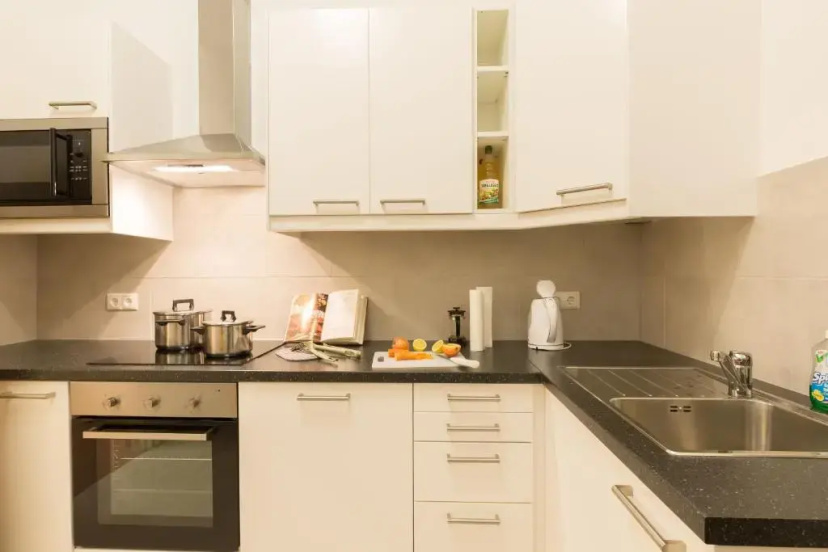 Stunning Apartment Vienna Central Station — отель с удобным расположением в вене