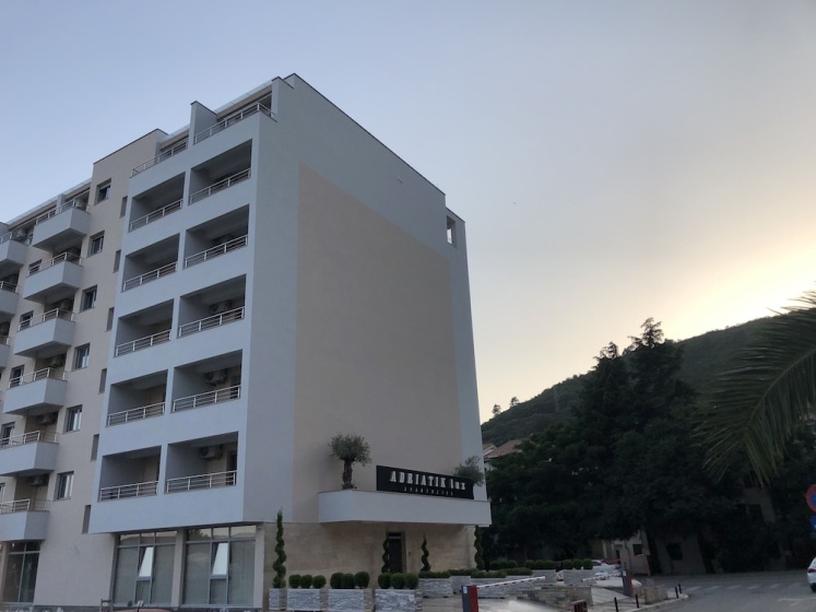 Apartments Adriatik Lux — отель с удобным расположением в Будва