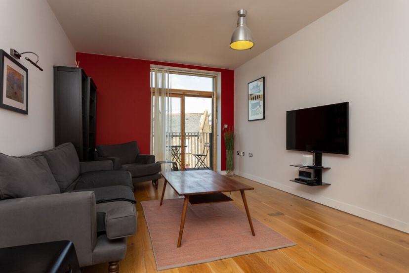 2 Bedroom Apartment in West Hampstead With Balcony — комфортный отель в Лондоне