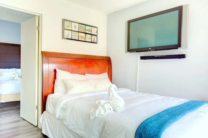 1 Bedroom near Hollywood Sights — забронировать отель в Лос-Анджелесе