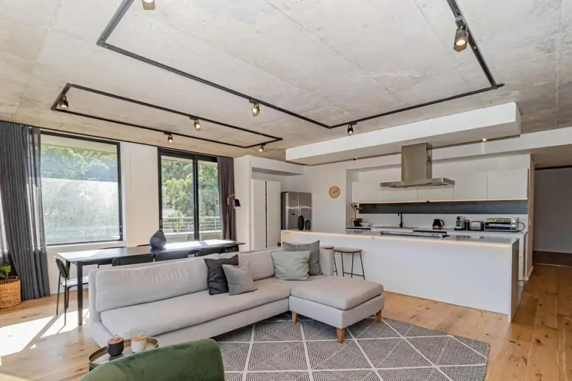 Цены на Beautiful Penthouse Apartment With Table Mountain Views and Private Pool 40 on L в Кейптауне