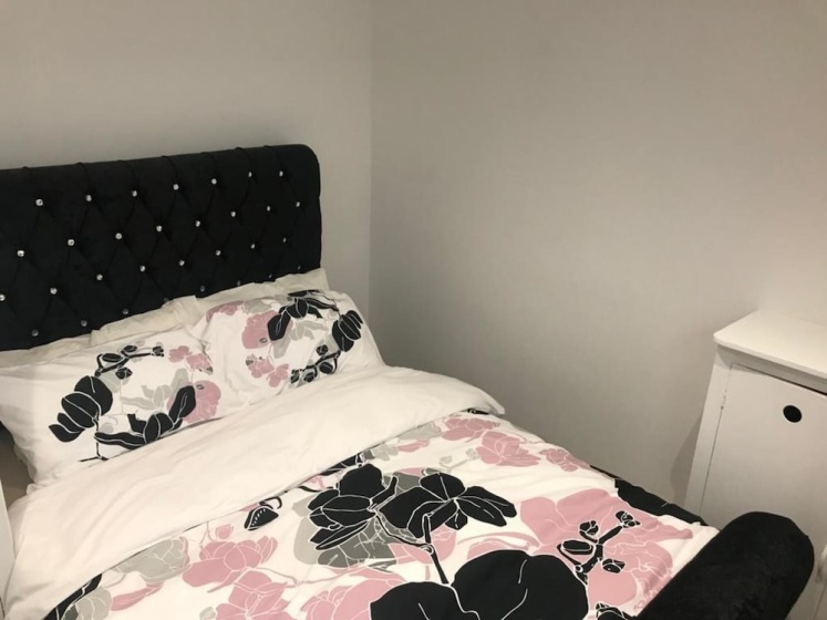 Impeccable 2-Bed Cottage in Dagenham — отель с удобствами в Лондоне