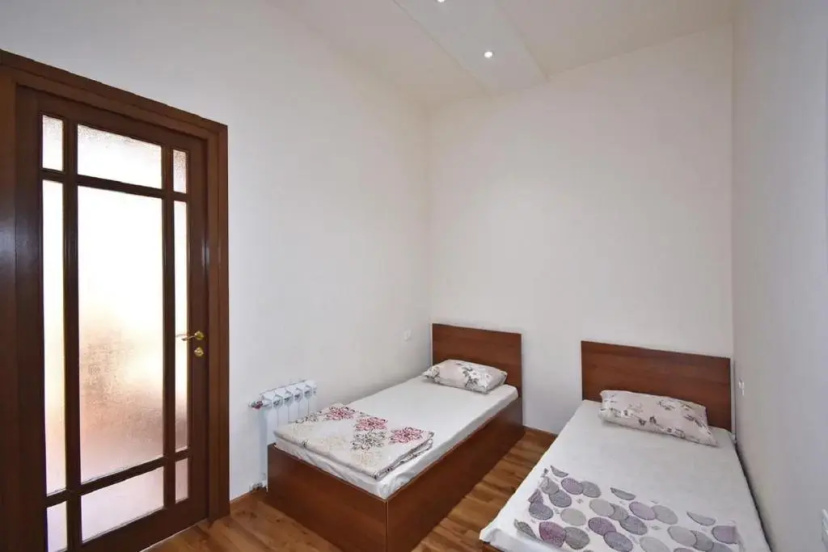 Tumanyan street 3 bedroom Deluxe apartment with Large Balcony TM662 — отель с удобным расположением в Ереван