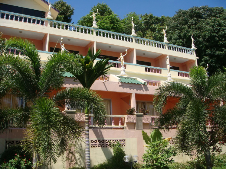 Baan Karon Hill Phuket Resort — забронировать отель в Пхукете