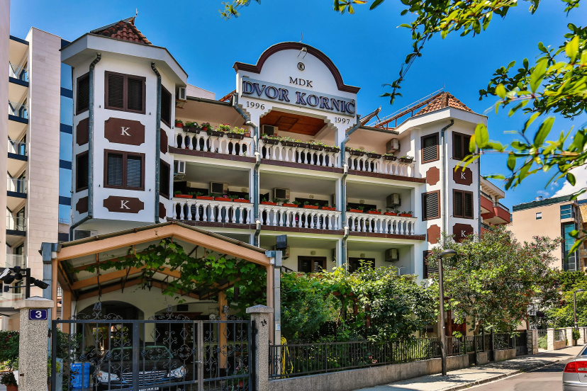 Villa Dvor Kornic — забронировать отель в Будва