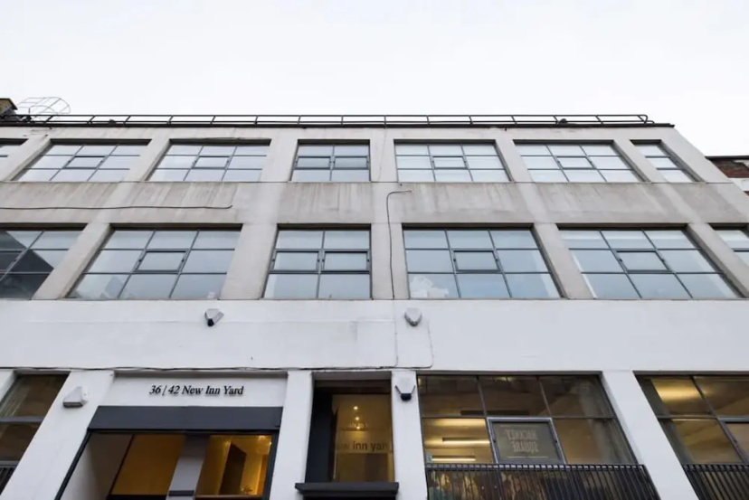 Bright Work Live Industrial Loft in Shoreditch — отель с удобствами в Лондоне