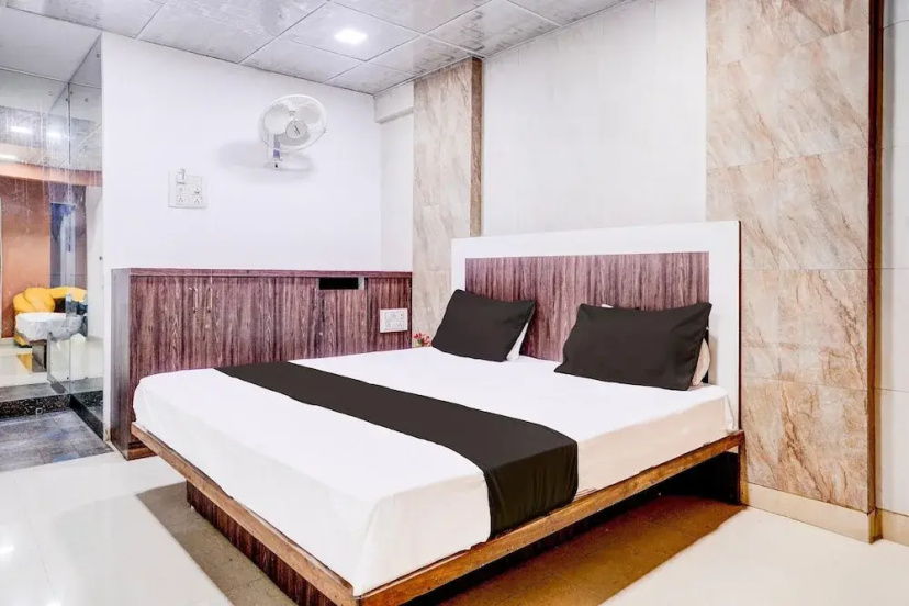 Comfy Stays at Lokhandwala Andheri West — забронировать отель в Мумбаи