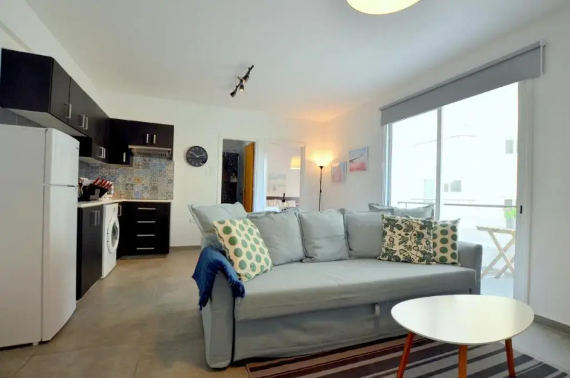 Kave Blue Mackenzie 1 Bdr Flat with Pool — забронировать отель в Ларнака