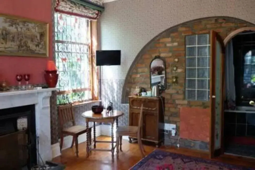 Jambo Guest House Bay Room in Green Point — отель с удобствами в Кейптауне
