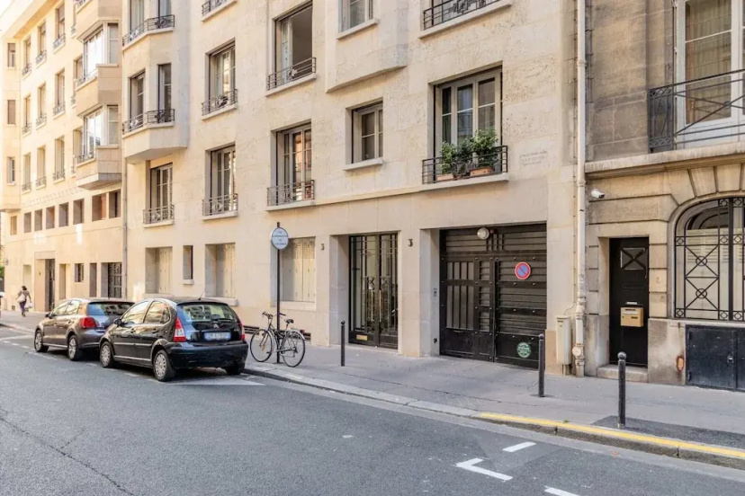 Цены на Eiffel Tower View Terrace Apartment в Париже