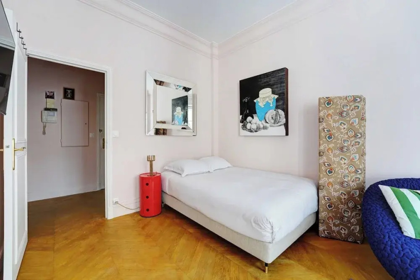 Цены на Spacious Studio - 2p/43m2 - Montorgueil / Louvre в Париже