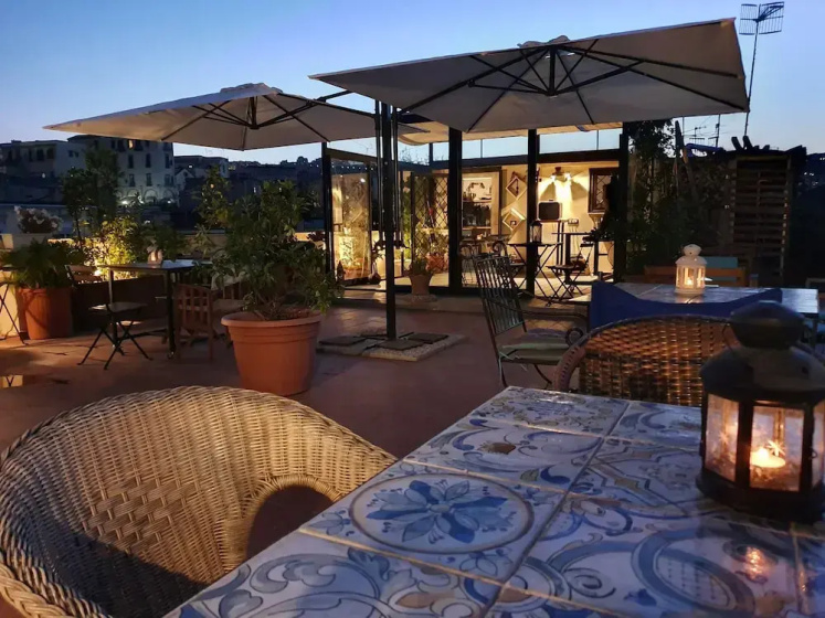The Spanish Palace suites, rooms, apartments & terraces — комфортный отель в Неаполе