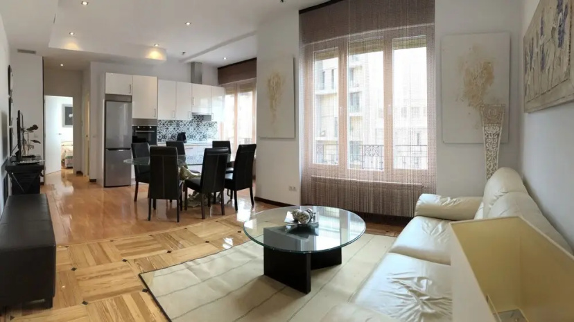 Amplio Apartamento de 2 Habitaciones en Santa Engracia — отель с удобным расположением в Мадриде