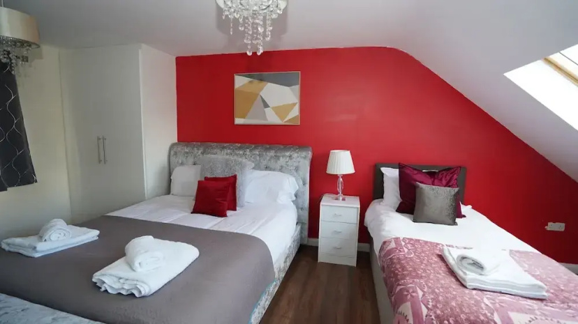 59B Comfortable Home Sleeps 8 — отель с удобствами в Лондоне