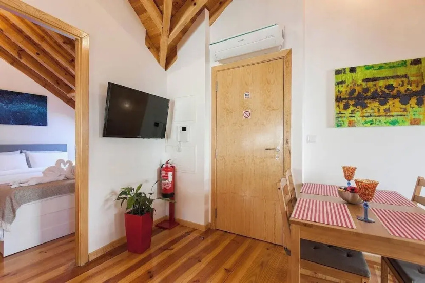 Bairro Alto Wooden Top — отель с удобствами в Лиссабоне