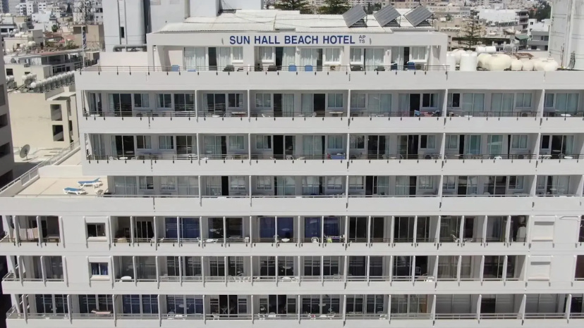 Sun Hall Beach Hotel Apts. — отель с удобствами в Ларнака