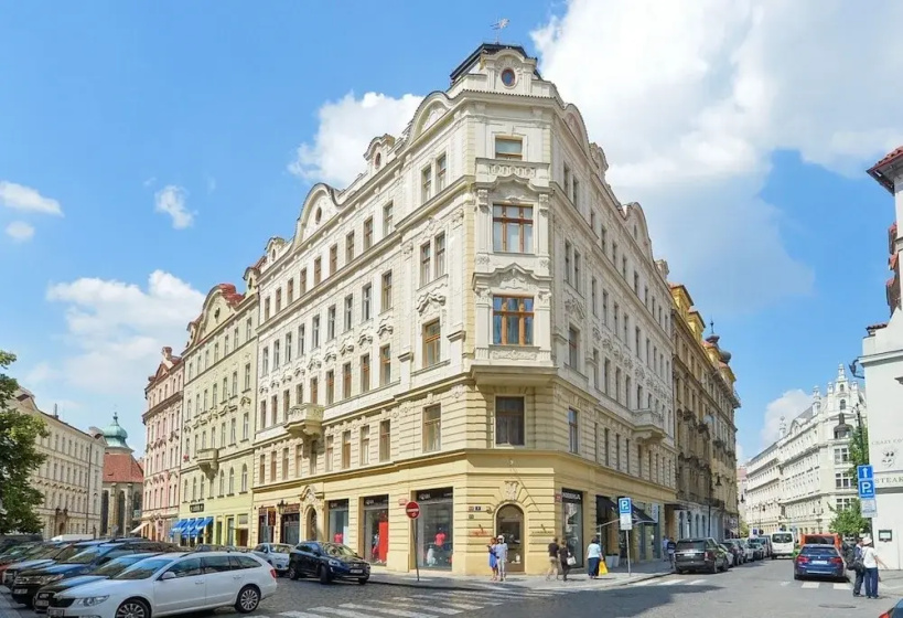 Old Town Square Corner Apartment — забронировать отель в Праге