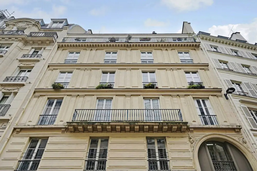 Charming Apartment - 2br/6p - Gare Saint-lazare — отель с удобным расположением в Париже