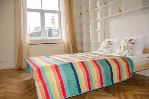 Two-Bedroom Apartment Town Hall with Free Parking — отель в риге, Латвия