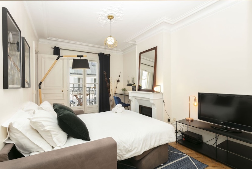 Private Apartment La Seine Notre Dame — отель с удобным расположением в Париже